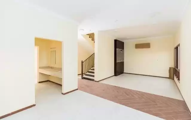Wohn Klaar eigendom 5 Schlafzimmer S/F Villa in Verbindung  zu vermieten in Al Sadd , Doha #9870 - 1  image 